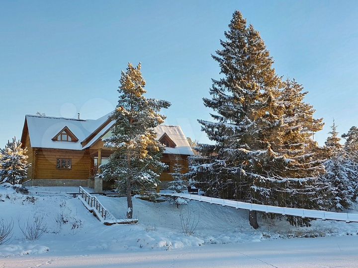 Коттедж 220 м² на участке 1,7 га