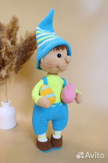 Вязаная кукла ручной работы
