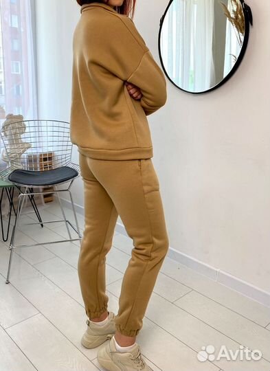 Женский спортивный костюм на флисе (новый)