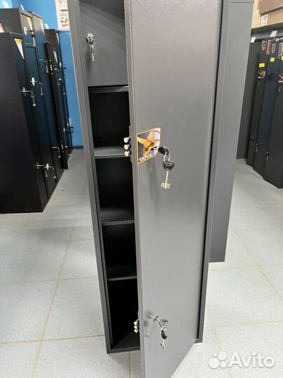 Оружейный сейф на 3-4 ствола