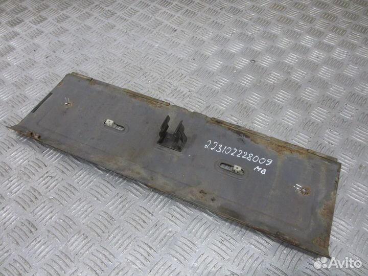 Накладка переднего бампера центральная Mercedes-Be