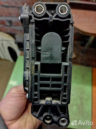 Электронная педаль газа priora