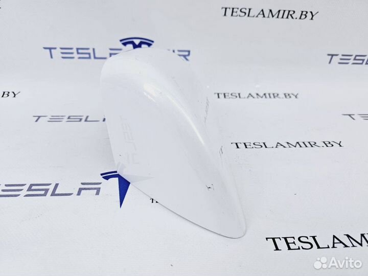 Накладка (крышка) на зеркало левого Tesla Model Y