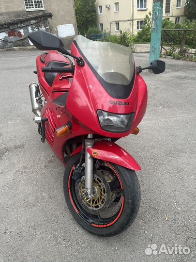 Suzuki RF400