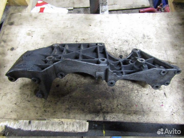 Кронштейн генератора Transporter T5 2003-2015