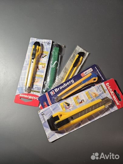 Канцелярия скрепки папки блокноты