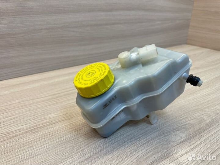 Бачок главного тормозного цилиндра Volkswagen Polo