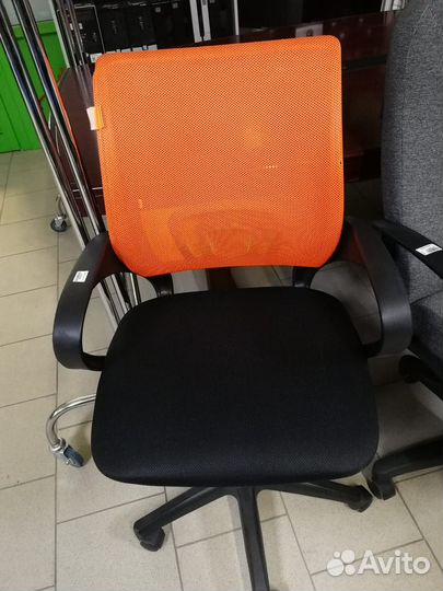 Офисное кресло