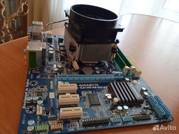 Материнская плата gigabyte GA-H61M с проц i3-2100