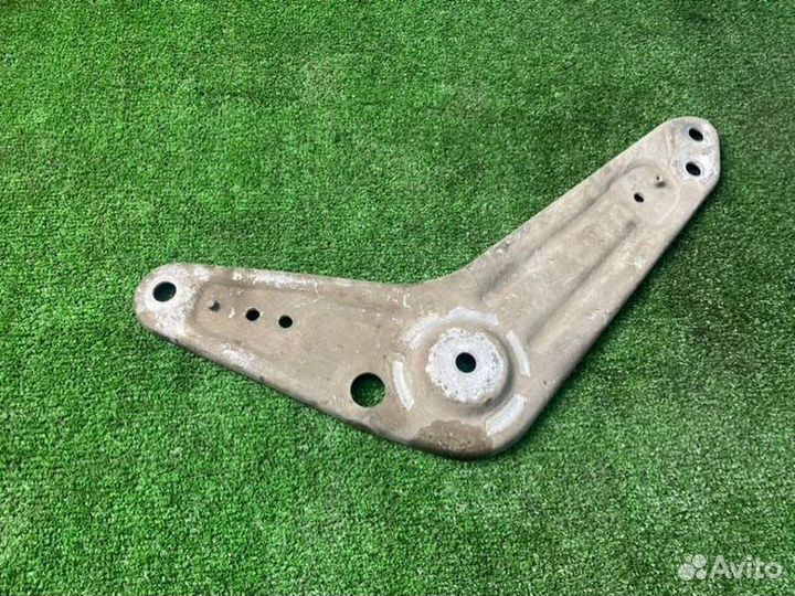 Рычаг подвески правый Bmw E71