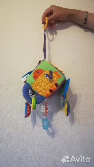 Кубик на подвесе Tillimilli развивающий мягкий