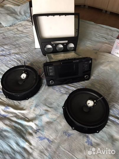 Магнитола с колонками оригинал skoda yeti 2016г