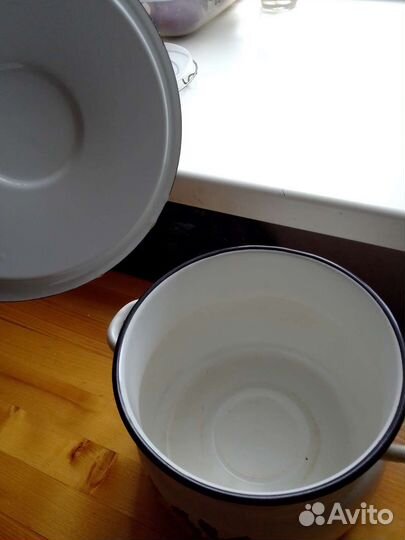 Кастрюля эмалированная