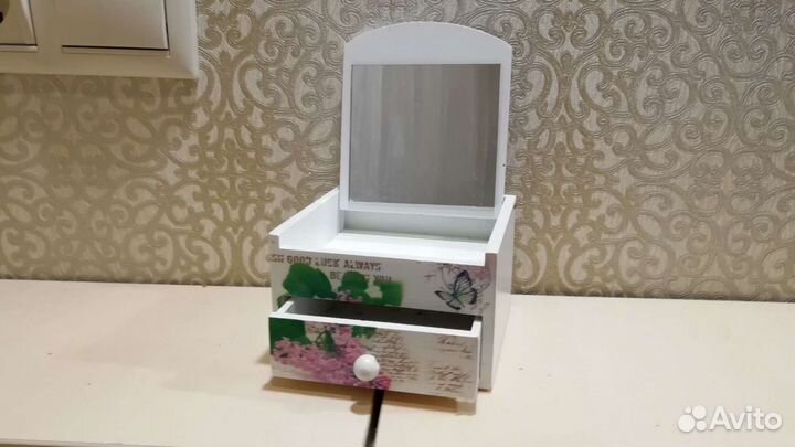 Шкатулки, органайзеры для украшений