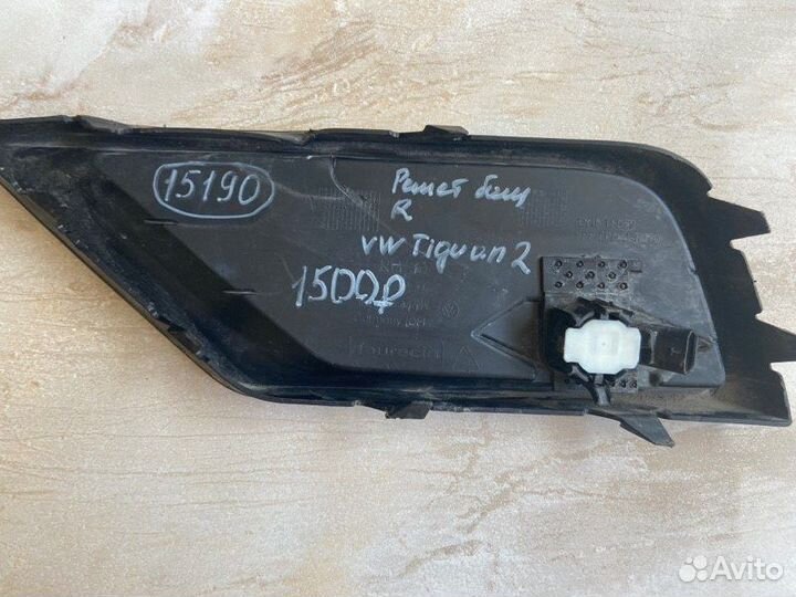 Решетка бампера передняя правая Volkswagen Tiguan