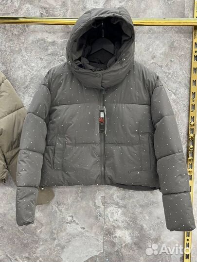 Весна куртка со стразами тренд