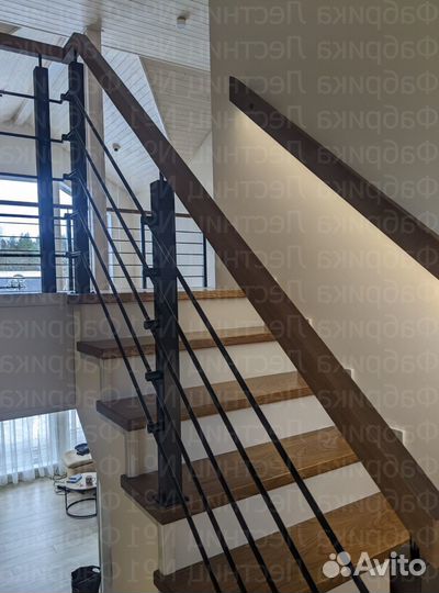 Лестница на металлическом каркасе