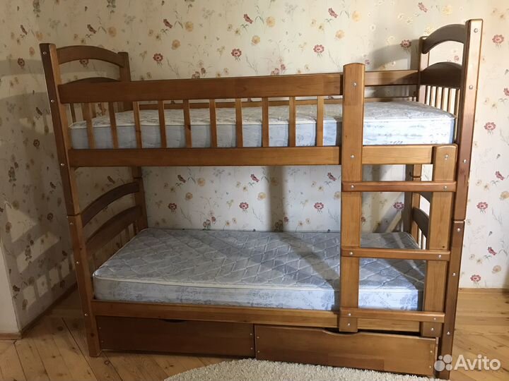 Кровать двухьярусная