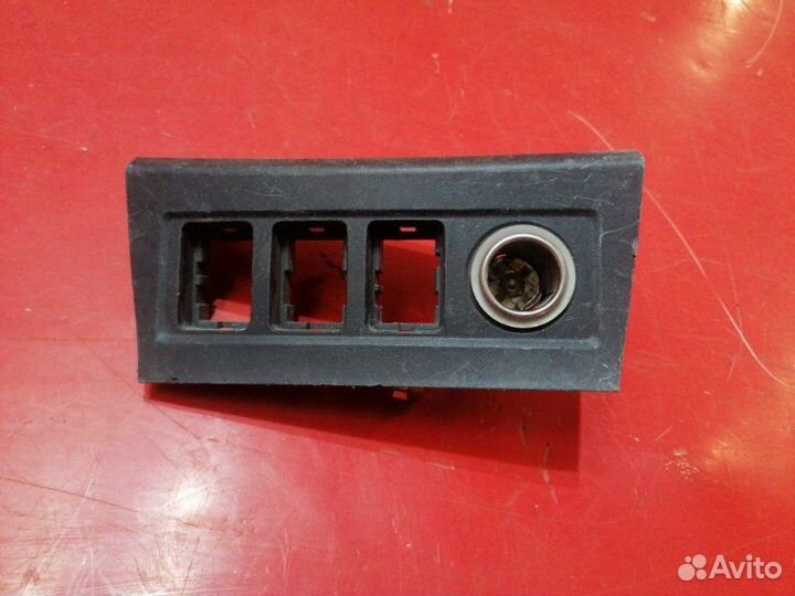 Прикуриватель Toyota Rav4