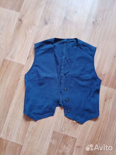 Школьная форма СССР для мальчика; жилетка девочке