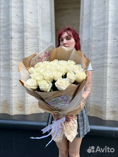 Букет белых роз 25 штук