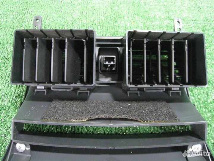 Дефлектор торпедо центральный fiat Sedici 2007