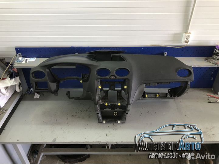 Торпедо с бардачком Ford Focus 2 безопасность