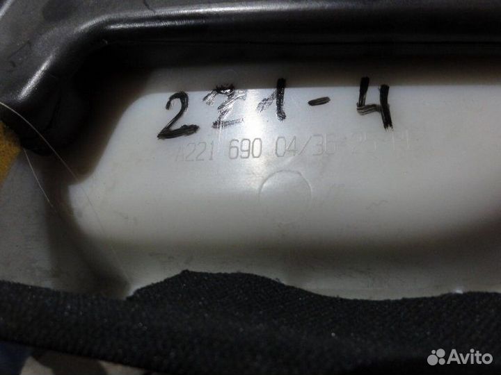 Обшивка стойки средняя правая верхняя