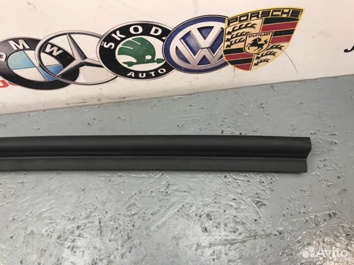 Уплотнение капота Audi A4 B8 cdhb 2010