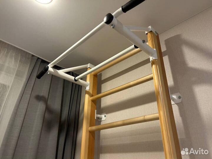 Деревянная шведская стенка с турником