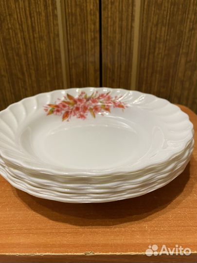 Пластиковые тарелки