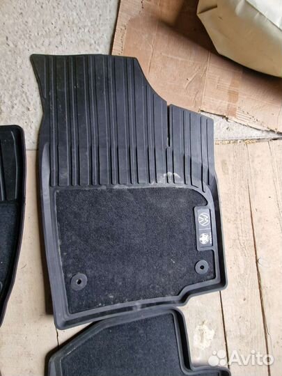 Комплект комбинированных ковриков салона