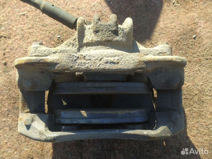 Передний левый тормозной суппорт citroen c4