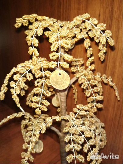 Денежное дерево из бисера и монет