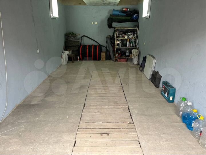 Гараж, > 30 м²