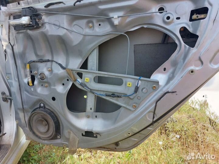 Дверь задняя правая Тойота Авенсис 1