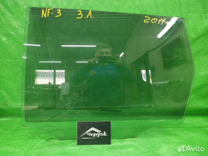 Стекло зад. левой двери 2011г. VW Touareg NF 10-18