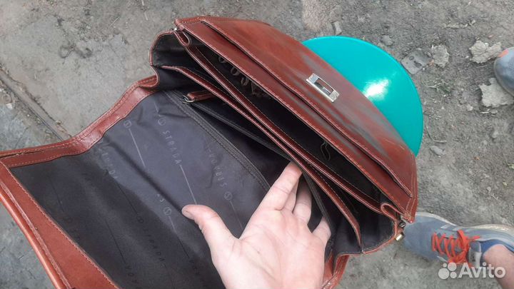 Кожаный портфель strada