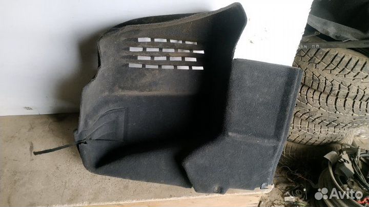 Обшивка багажника правая Mercedes-Benz E-Class