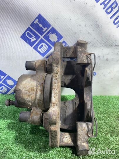 Суппорт передний левый Volvo S40 седан 2.4 B5244S