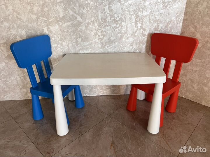 Детский стол и стульчики
