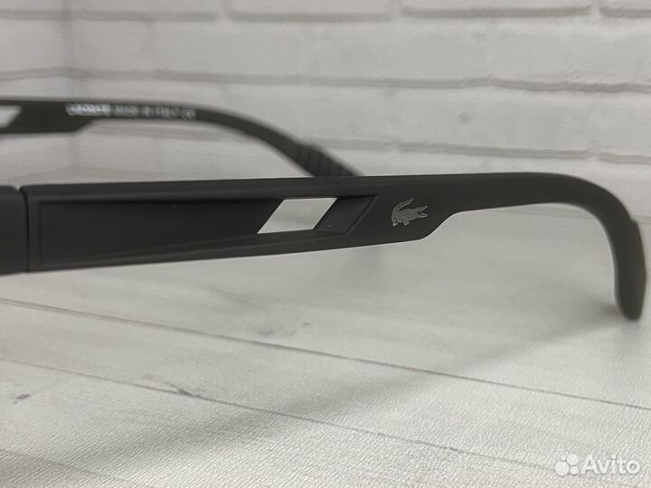 Солнцезащитные очки lacoste