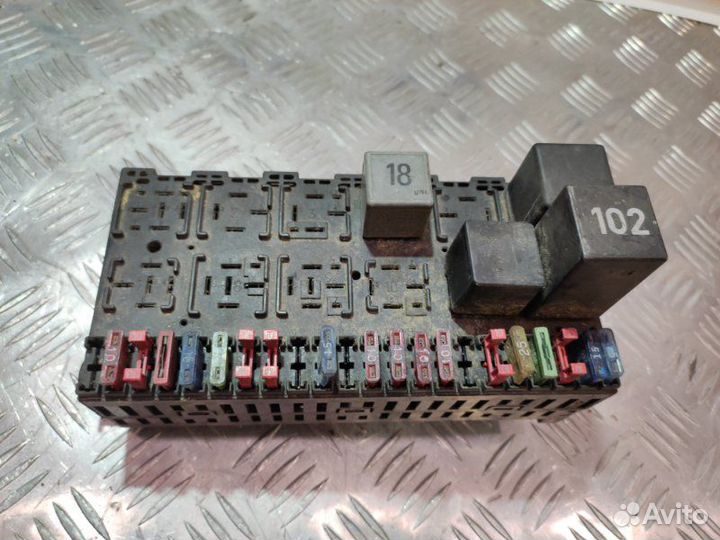 Блок предохранителей Volkswagen Transporter T4 1.9