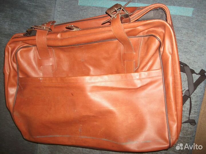 Кожаный чемодан советских времён