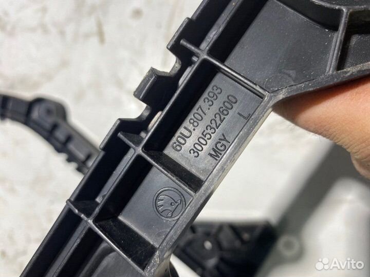 Крепление бампера заднее Skoda Rapid cfna 2015