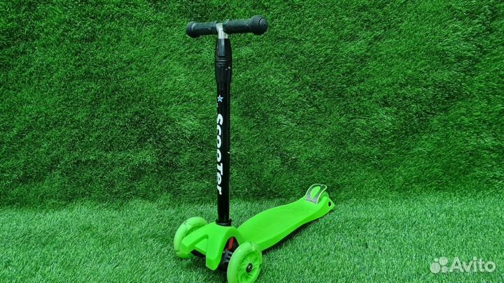 Самокаты детские светящиеся новые Трехколесный