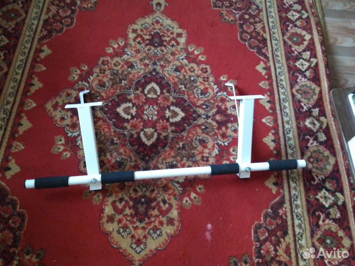 Турник настенный