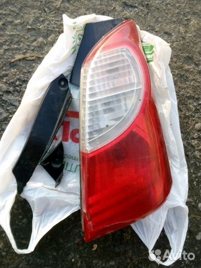 Фонарь правый задний на suzuki alto