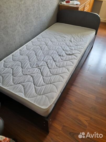 Кровать с матрасом (новая)