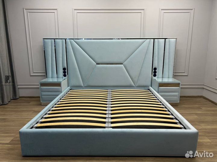 Кровать двухспальная новая/с мягкой спинкой